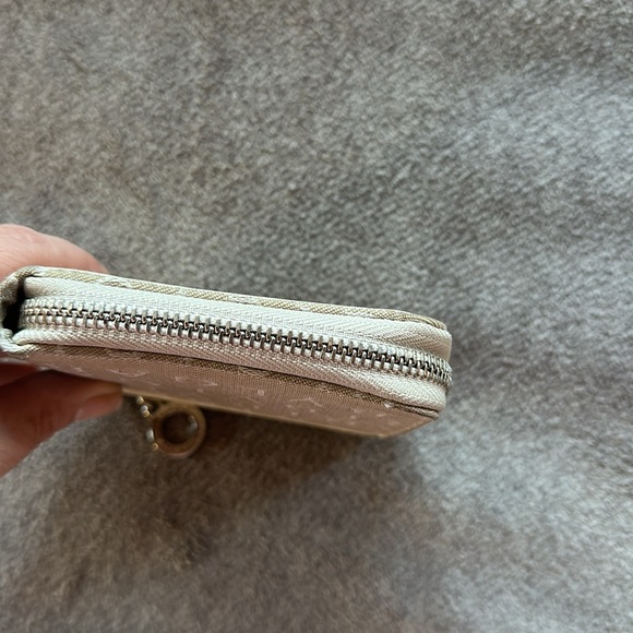 Bvlgari used zippy wallet.  Beige logo style.  Good condition! - Picture 8 of 11